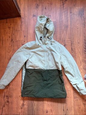 FlyLow Two-Tone Hooded Ski Jacket in Light Sage and Dark Olive